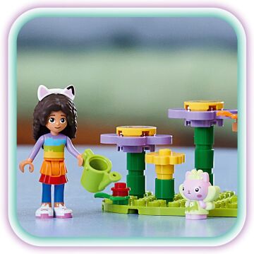 LEGO® Gabby's Dollhouse Peri Kedi’nin Bahçe Partisi 10787-4 Yaş ve Üzeri Çocuklar için Ağaç Ev İçeren Gabby’s Dollhouse Yaratıcı Oyuncak Yapım Seti (130 Parça)