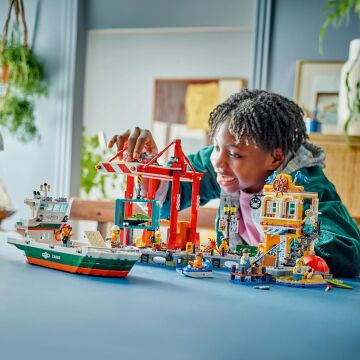 LEGO City Yük Gemili Liman 60422-8 Yaş ve Üzeri Çocuklar için Yaratıcı Oyuncak Yapım Seti