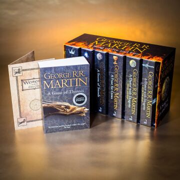 A Game of Thrones: The Story Continues. 7 Volumes Boxed Set (A Song of Ice and Fire): 1-7