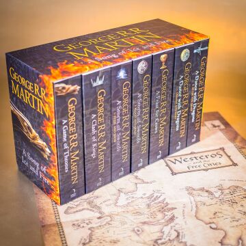 A Game of Thrones: The Story Continues. 7 Volumes Boxed Set (A Song of Ice and Fire): 1-7