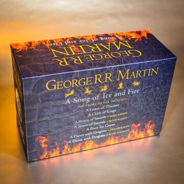 A Game of Thrones: The Story Continues. 7 Volumes Boxed Set (A Song of Ice and Fire): 1-7