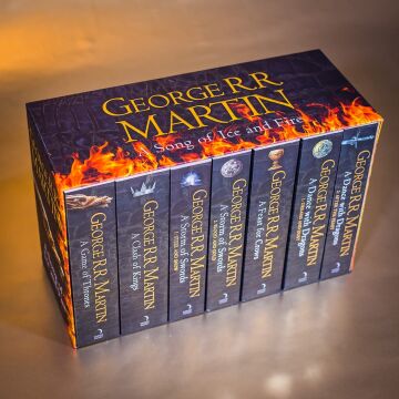 A Game of Thrones: The Story Continues. 7 Volumes Boxed Set (A Song of Ice and Fire): 1-7