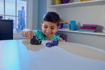Fisher-Price Batwheels Işıklı Yarışçılar