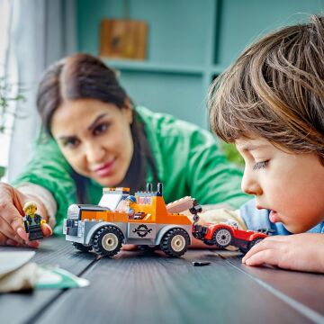 LEGO City Çekici Kamyon ve Spor Araba Tamiri 60435-4 Yaş ve Üzeri Çocuklar için Yaratıcı Oyuncak Yapım Seti (101 Parça)