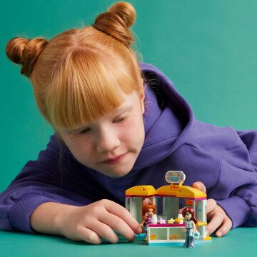 LEGO Friends Minik Aksesuar Mağazası 42608-6 Yaş ve Üzeri Çocuklar için Paisley ve Candi Minifigürü İçeren Yaratıcı Oyuncak Yapım Seti (129 Parça)