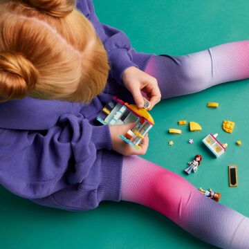 LEGO Friends Minik Aksesuar Mağazası 42608-6 Yaş ve Üzeri Çocuklar için Paisley ve Candi Minifigürü İçeren Yaratıcı Oyuncak Yapım Seti (129 Parça)