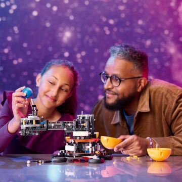LEGO® Technic Dünya ve Ay Yörüngesi 42179-10 Yaş ve Üzeri Uzay Meraklısı Çocuklar için Koleksiyonluk Yaratıcı Oyuncak Model Yapım Seti (526 Parça)