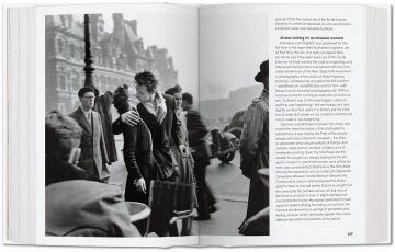 Photo Icons. 50 Landmark Photographs and Their Stories