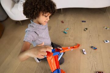 Hot Wheels Hız Rampalı Tır, 4 yaş ve üzeri, HDY92