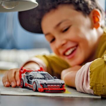 LEGO Speed Champions Audi S1 e-tron quattro Yarış Arabası 76921-9 Yaş ve Üzeri Çocuklar için Koleksiyonluk ve Sergilenebilir Yaratıcı Oyuncak Model Yapım Seti (274 Parça)