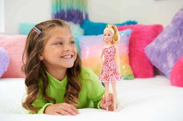 Barbie Büyüleyici Parti Bebekleri (Fashionistas) - Çiçek Deseni Elbiseli Bebek, Oyuncak