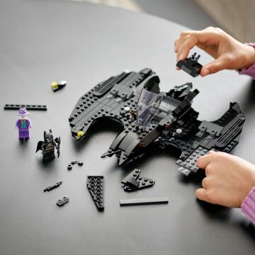 LEGO DC Batman Batwing: Batman Joker’e Karşı 76265-8 Yaş ve Üzeri Çocuklar için İkonik Süper Kahraman Uçağı İçeren Oyuncak Yapım Seti (357 Parça)