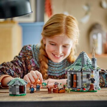 LEGO Harry Potter Hagrid’in Kulübesi: Beklenmedik Bir Ziyaret 76428-8 Yaş ve Üzeri Harry Potter Hayranları için 5 Minifigür İçeren Koleksiyonluk Yaratıcı Oyuncak Yapım Seti (896 Parça)