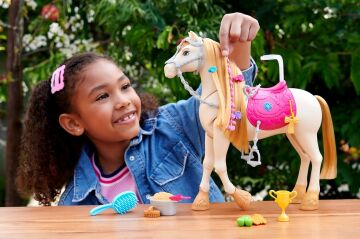 Barbie Barbie The Great Horse Chase, Horse Moves, Dances & Blinks Eyesinden Esinlenen Sesler, Müzik ve Aksesuarlarla Oyuncak At