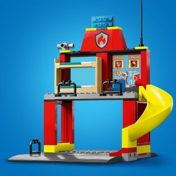 LEGO® City İtfaiye Merkezi ve İtfaiye Kamyonu 60375-4 Yaş ve Üzeri İçin 3 Minifigür İçeren Eğlenceli bir Başlangıç Oyuncak Yapım Seti (153 Parça)