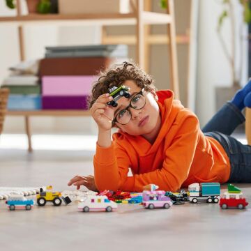 LEGO Classic Yaratıcı Araçlar 11036-4 Yaş ve Üzeri Çocuklar için 10 Adet Araba Yapımı İçeren Yaratıcı Oyuncak Yapım Seti (900 Parça)