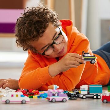 LEGO Classic Yaratıcı Araçlar 11036-4 Yaş ve Üzeri Çocuklar için 10 Adet Araba Yapımı İçeren Yaratıcı Oyuncak Yapım Seti (900 Parça)