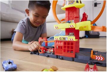 Hot Wheels Çember Pistli İftaiye İstasyonu, 4 yaş ve üzeri, HKX41
