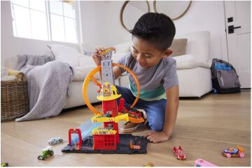 Hot Wheels Çember Pistli İftaiye İstasyonu, 4 yaş ve üzeri, HKX41
