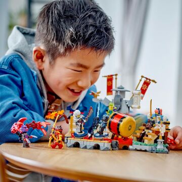 LEGO NINJAGO Turnuva Savaş Arenası 71818 – 7 Yaş ve Üzeri İçin 6 Minifigür İçeren Yaratıcı Oyuncak Yapım Seti (659 Parça)