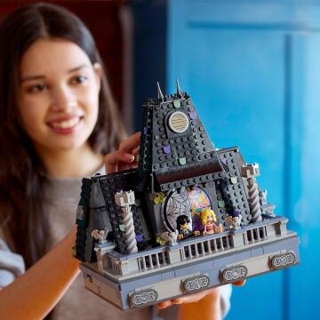 LEGO Wednesday: Wednesday ve Enid’in Yurt Odası 76781 – 10 Yaş ve Üzeri Çocuklar İçin 4 Mini Bebek Figürü İçeren Nevermore Akademisi Yaratıcı Oyuncak Yapım Seti (750 Parça)