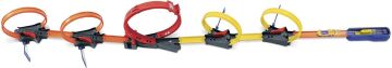 Hot Wheels Çok Çemberli Yarış Oyun Seti, 1 Hot Wheels araba dahil, tek kişilik veya çok oyunculu rekabet, 63 cm uzunluğunda çemberli pist, 4-10 yaş HDR83
