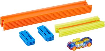 Hot Wheels Track Builder Temel Pist Seti, 10 Adet Pist Parçası, 9 Adet Pist Bağlantı Parçası ve Bir Adet 1:64 Ölçekli Hot Wheels Araba İçeren Eklenebilir Pist Inşasına Başlangıç Seti, 6 Yaş ve Üzeri