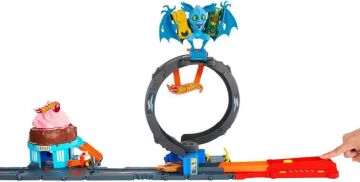 Hot Wheels Şehir Oyuncak Araba Parça Seti, Ayarlanabilir Döngü ve Başlatıcılı Yarasa Döngüsü Saldırısı, 1:64 Ölçekli Oyuncak Araba