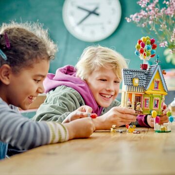 LEGO® | Disney Pixar “Yukarı Bak” Evi 43217-9 Yaş ve Üzeri Sinemaseverler için İnşa Edilebilir ve Sergilenebilir Yaratıcı Oyuncak Yapım Seti (598 Parça)