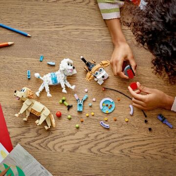 LEGO Creator Sevimli Köpekler 31137-7 Yaş ve Üzeri Çocuklar İçin Beagle, Poodle ve Labrador Modelleri İçeren Yaratıcı Oyuncak Yapım Seti (475 Parça)