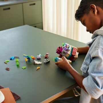 LEGO Minecraft Legends Yiyici Karşılaşması 21257-8 Yaş ve Üzeri Macera Oyunları Seven Çocuklar İçin Yaratıcı Oyuncak Yapım Seti (420 Parça)