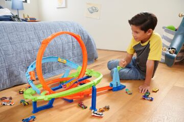Hot Wheels Bumerang Çemberli Yarış Pisti