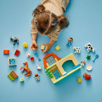 LEGO DUPLO Kasabası Çiftlikte Hayvanların Bakımı 10416-2 Yaş ve Üzeri Çocuklar için Oyuncak İnek, Koyun, Tavuk ve At İçeren Eğitici Oyuncak Yapım Seti (74 Parça)