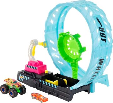 Hot Wheels Monster Trucks Karanlıkta Parlayan Çemberde Yarış Seti, 4 yaş ve üzeri, HBN02