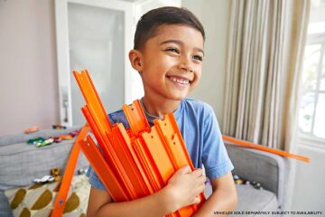 Hot Wheels Track Builder Araba ve Pist Paketi