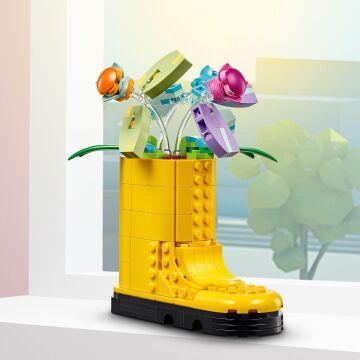 LEGO Creator Sulama Kabında Çiçekler 31149-8 Yaş ve Üzeri Çocuklar için Çizme ve Kuş Modeli Seçenekleri İçeren 3’ü 1 Arada Yaratıcı Oyuncak Yapım Seti (420 Parça)