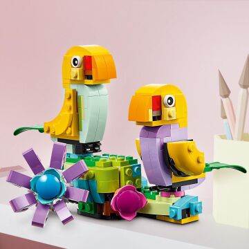 LEGO Creator Sulama Kabında Çiçekler 31149-8 Yaş ve Üzeri Çocuklar için Çizme ve Kuş Modeli Seçenekleri İçeren 3’ü 1 Arada Yaratıcı Oyuncak Yapım Seti (420 Parça)