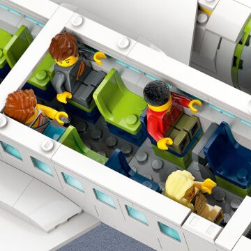 LEGO® City Yolcu Uçağı 60367 - Yaş ve Üzeri Çocuklar ve Uçak Meraklıları için Yaratıcı Oyuncak Yapım Seti (930 Parça)