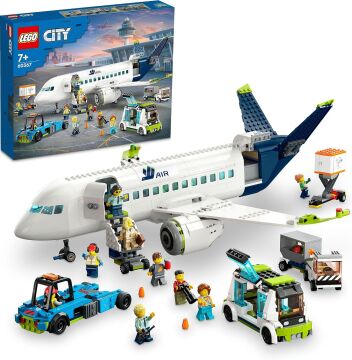 LEGO® City Yolcu Uçağı 60367 - Yaş ve Üzeri Çocuklar ve Uçak Meraklıları için Yaratıcı Oyuncak Yapım Seti (930 Parça)
