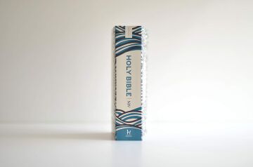 NIV Holy Bible (Hodder Classics): Waves
