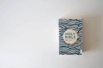 NIV Holy Bible (Hodder Classics): Waves