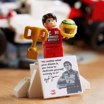 LEGO Icons McLaren MP4/4 ve Ayrton Senna 10330 - Araç Tutkunu Yetişkinler için Koleksiyonluk Yaratıcı Model Araba Yapım Seti (693 Parça)