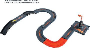 Hot Wheels Pist Dünyası Seti, Şehir Ortamı Inşa Etmek İçin Çeşitli Pist Parçaları, Pist Tabanı Dahil 10 Parça Set ve 1 Adet Hot Wheels Araba, Diğer Setlere Bağlanır, 4 Yaş ve Üzeri