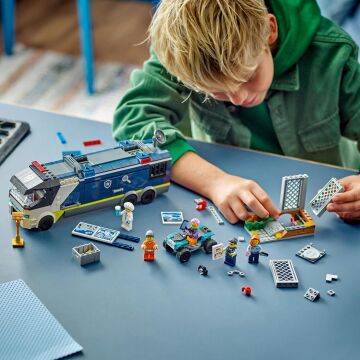 LEGO City Polis Mobil Suç Laboratuvarı Kamyonu 60418-7 Yaş ve Üzeri Çocuklar için Polis Minifigürü İçeren Yaratıcı Oyuncak Yapım Seti (674 Parça)