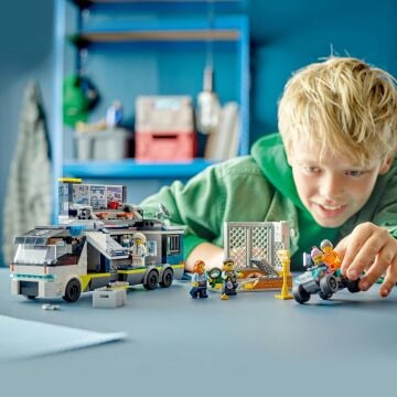 LEGO City Polis Mobil Suç Laboratuvarı Kamyonu 60418-7 Yaş ve Üzeri Çocuklar için Polis Minifigürü İçeren Yaratıcı Oyuncak Yapım Seti (674 Parça)