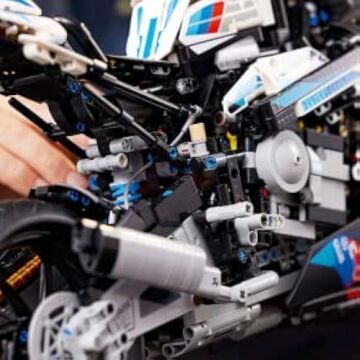 LEGO Technic BMW M 1000 RR 42130
