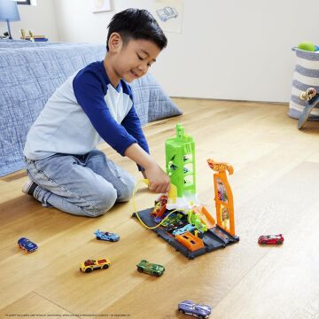 Hot Wheels Elektrikli Araç Şarj İstasyonu Oyun Seti