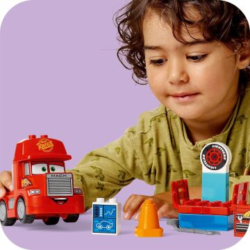 LEGO® DUPLO® | Disney ve Pixar Arabalar Mack Yarışta 10417-2 Yaş ve Üzeri Çocuklar için Eğitici Oyuncak Yapım Seti (14 Parça)