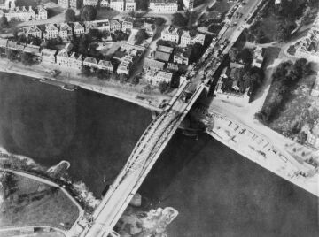 Arnhem: The Battle for the Bridges, 1944: The Sunday Times No 1 Bestseller