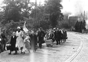 Arnhem: The Battle for the Bridges, 1944: The Sunday Times No 1 Bestseller
